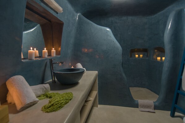 Apanemo Suite by K7K with Exterior Hot Tub