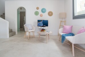 Apleton Suite by K&K with Exterior Hot Tub | Living area