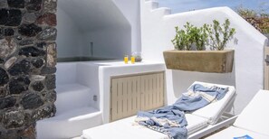 Apanemo Suite by K7K with Exterior Hot Tub | Terrace/patio