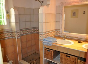 Studio, Ensuite (4 Capacity) | Bathroom