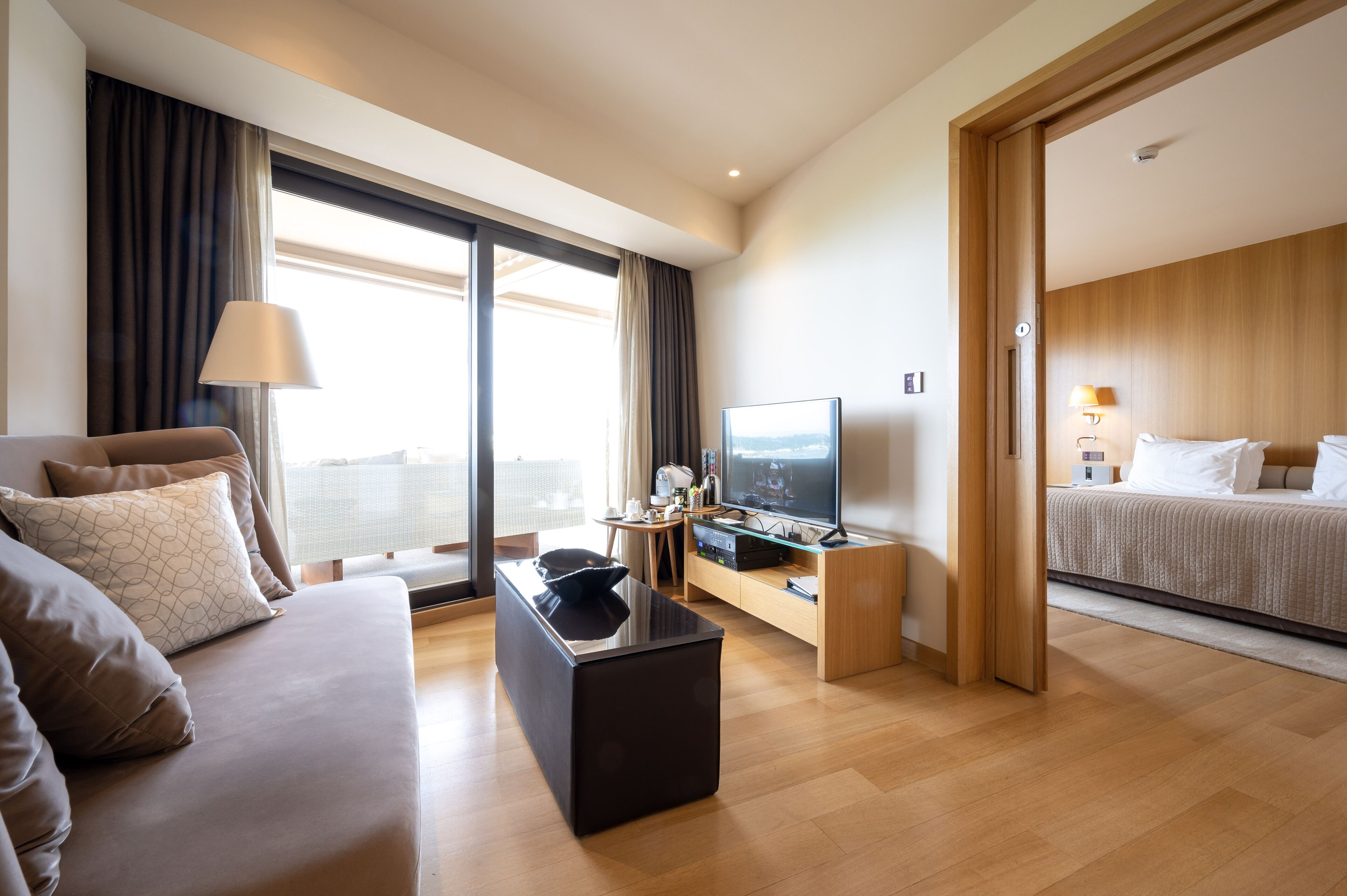 penthouse, sea view | premium bedding, minibar, in-room safe, desk