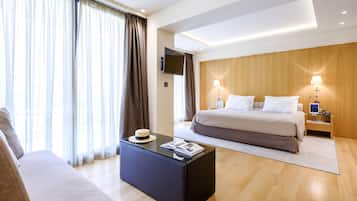 Premium bedding, minibar, in-room safe, desk