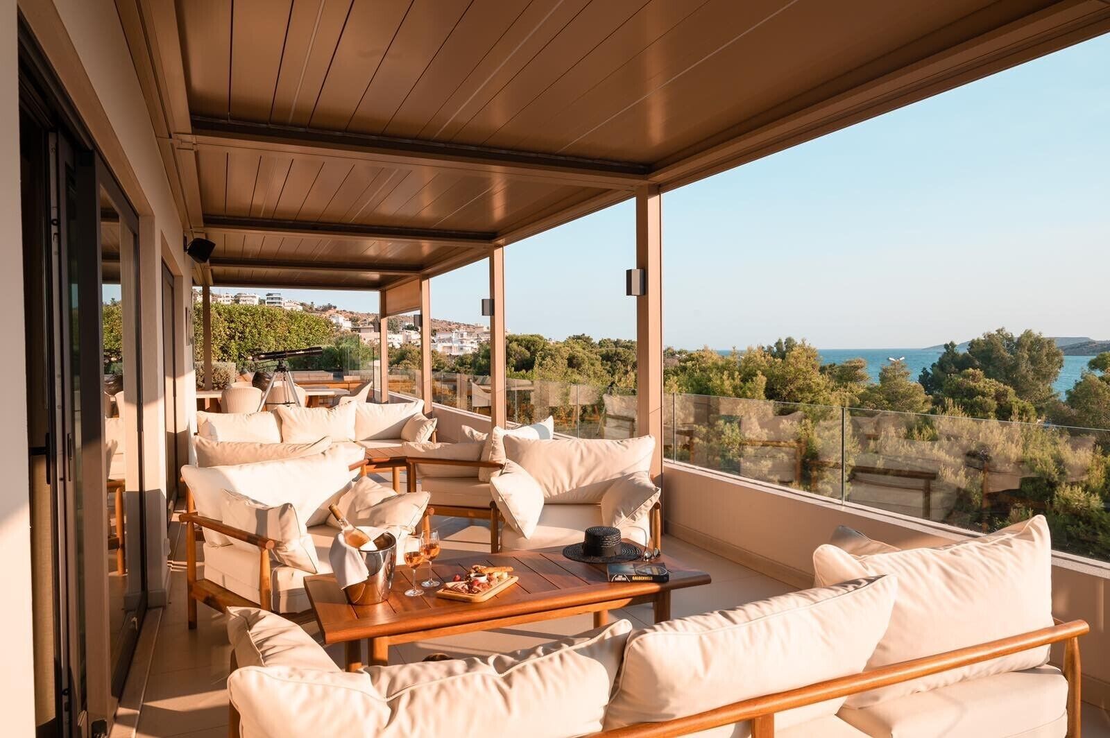 ペントハウス シービュー | 高級寝具、ミニバー、セーフティボックス (室内)、デスク