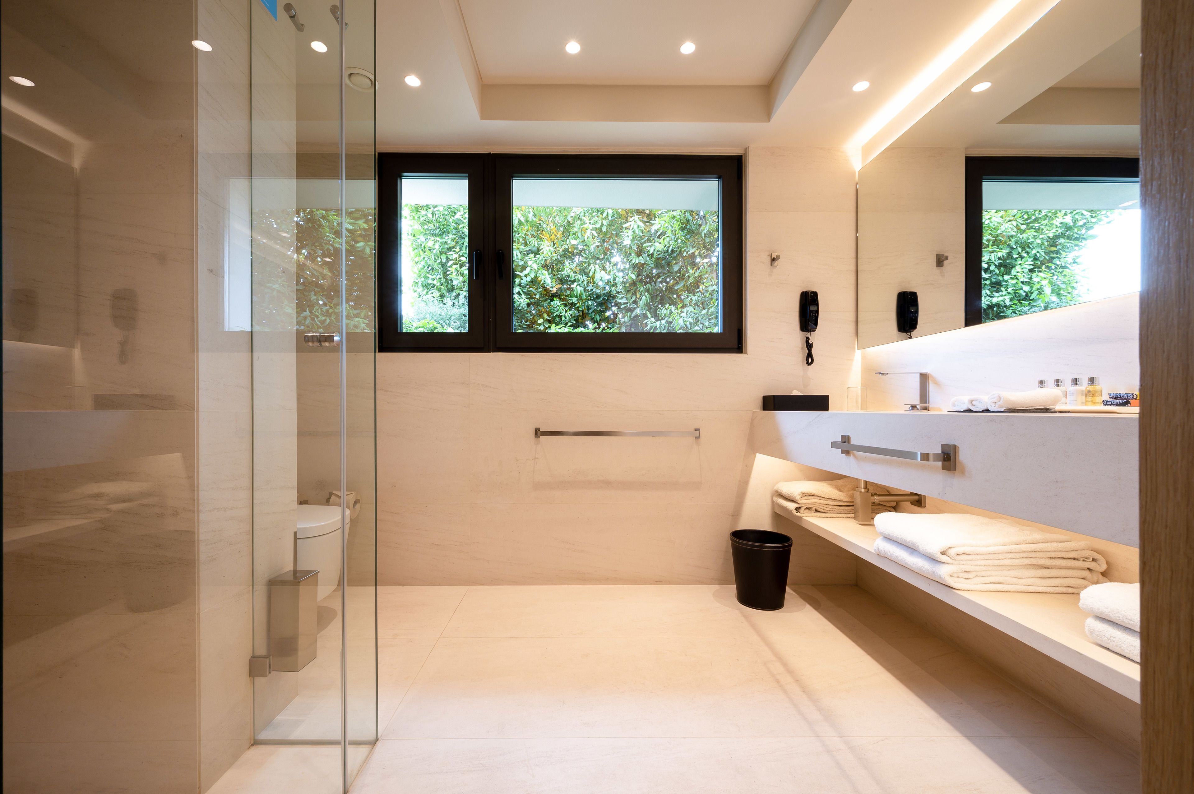 penthouse, sea view | bathroom | free toiletries, hair dryer, bathrobes, slippers