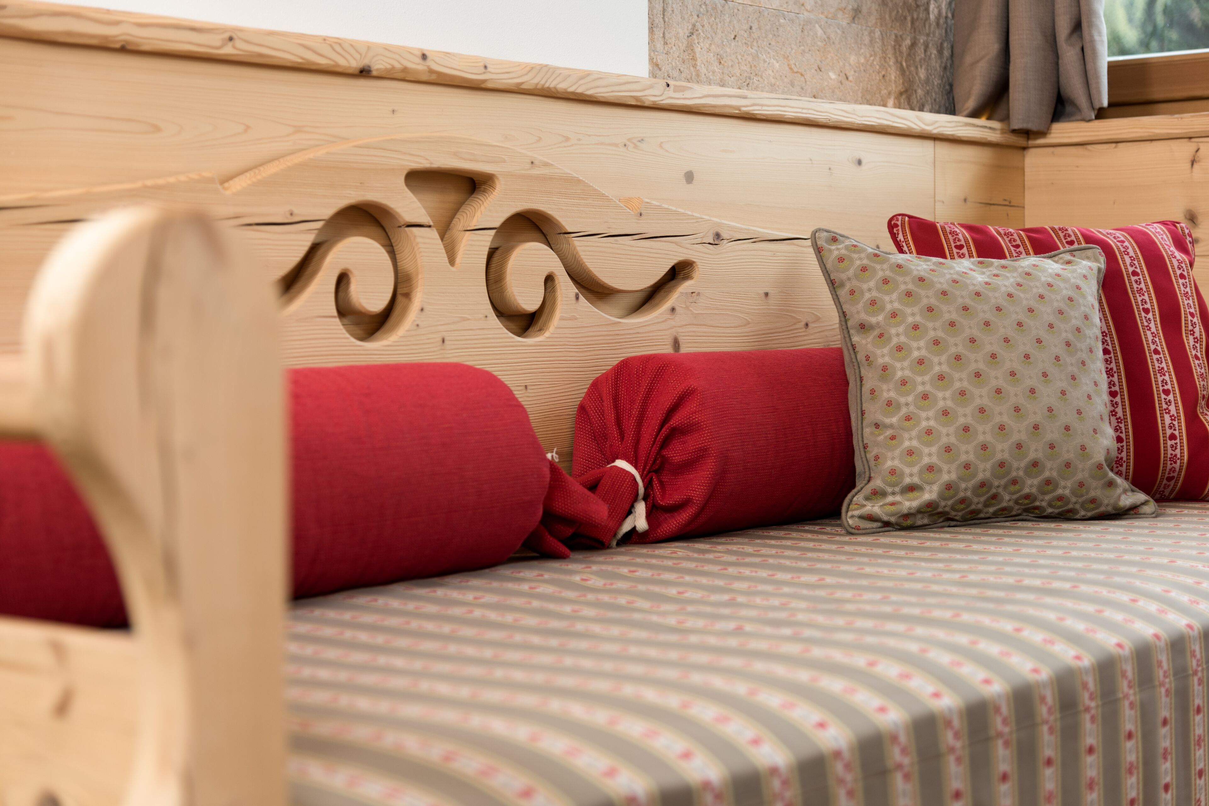 suite | in-room safe, desk, soundproofing, cots/infant beds