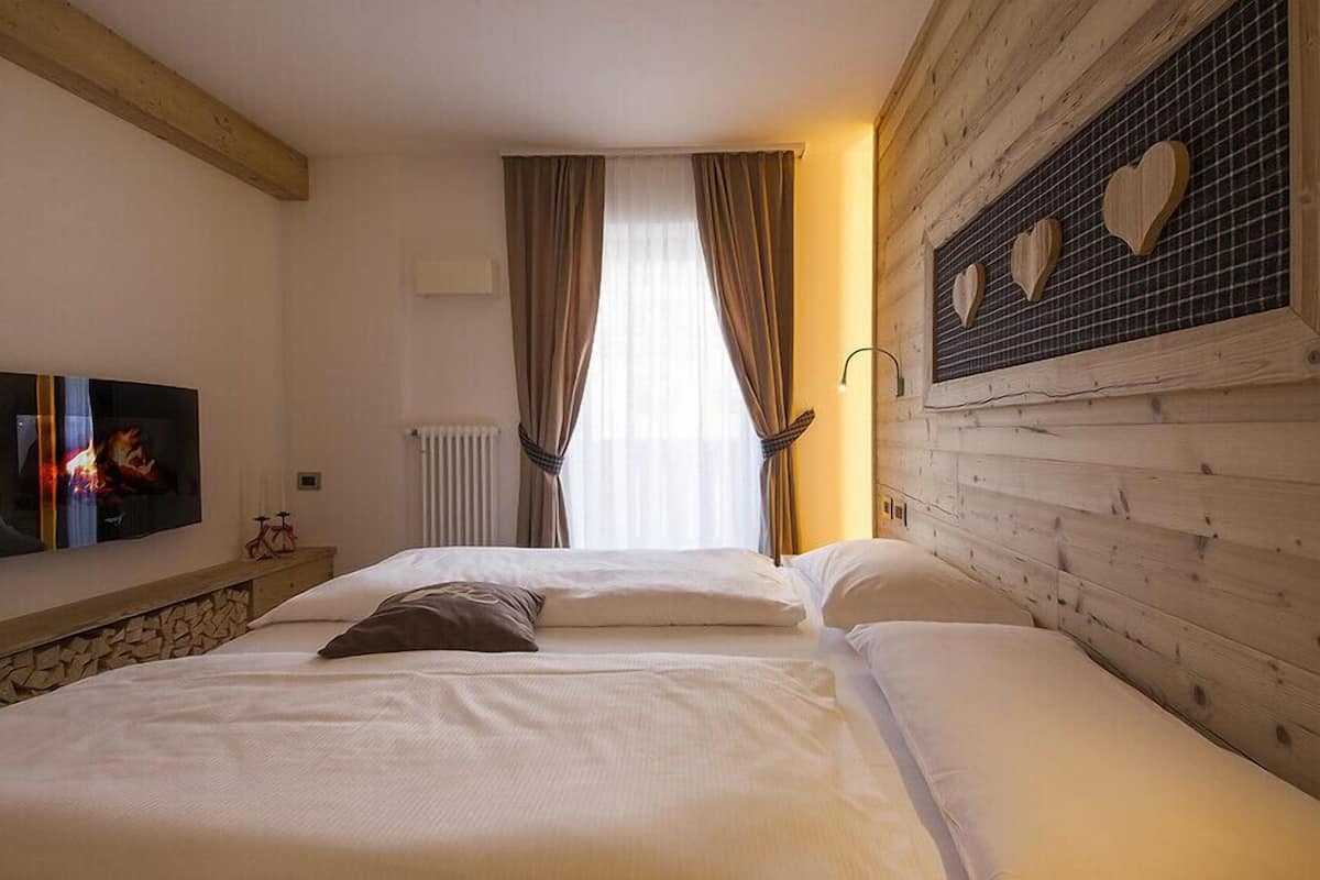 In-room safe, desk, soundproofing, cots/infant beds