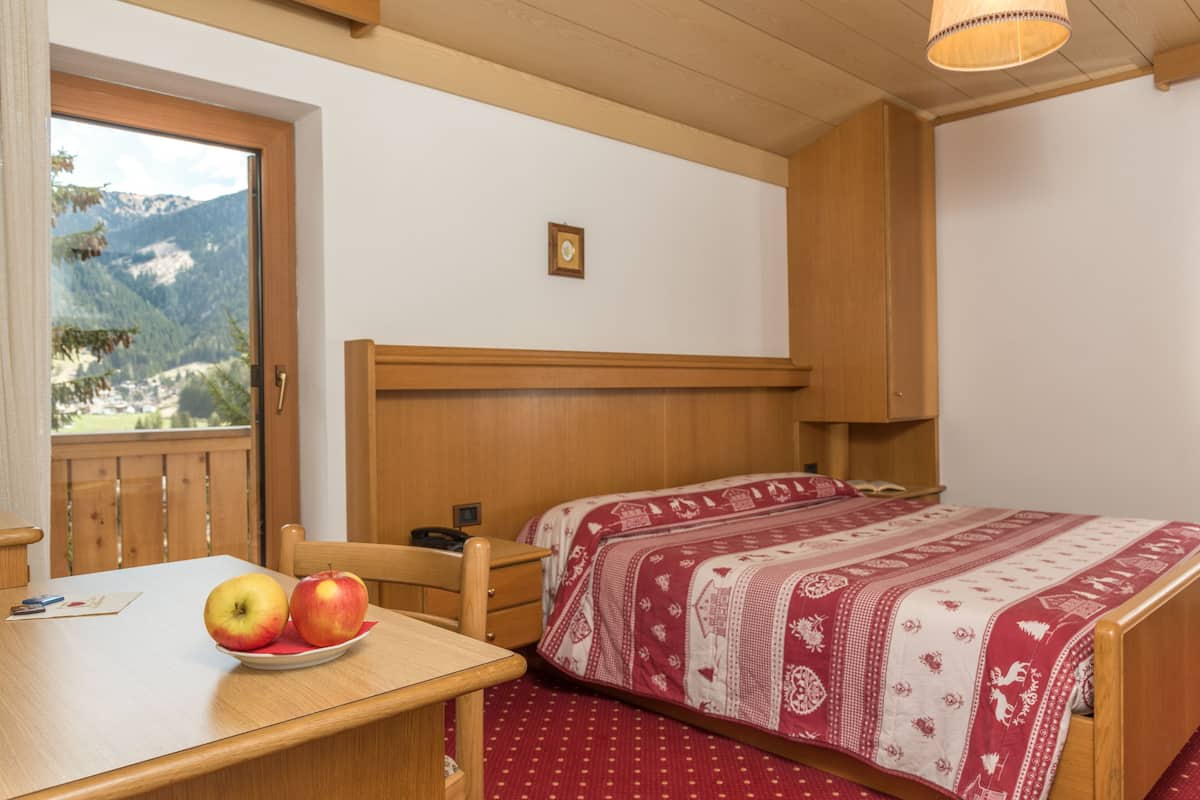 In-room safe, desk, soundproofing, cots/infant beds