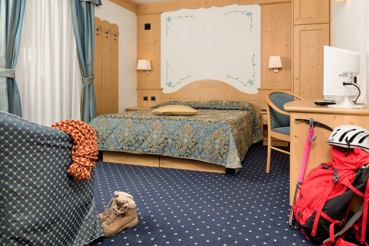In-room safe, desk, soundproofing, cots/infant beds