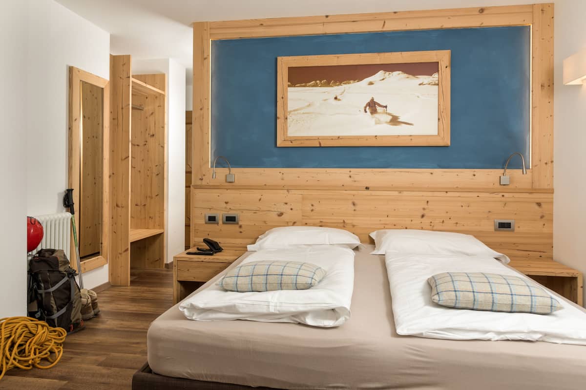 In-room safe, desk, soundproofing, cots/infant beds
