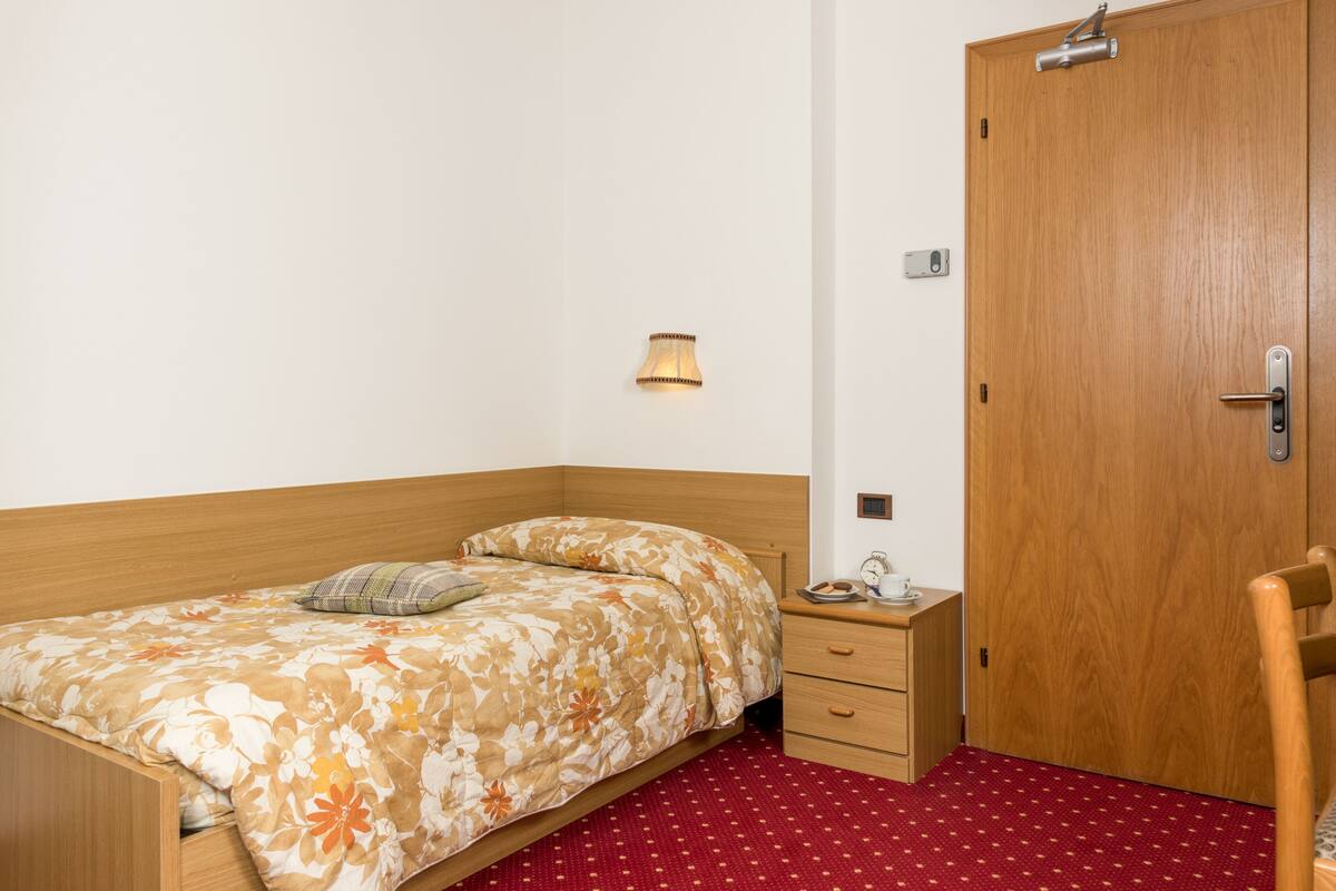 Coffres-forts dans les chambres, bureau, chambres insonorisées