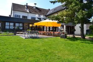 Lounas ja illallinen, paikallinen keittiö