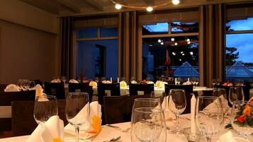 Mittagessen und Abendessen, regionale Küche