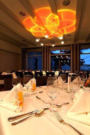 Lunch and dinner served, Regional cuisine