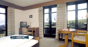 Työpöytä, ilmaiset vauvansängyt, ilmainen Wi-Fi