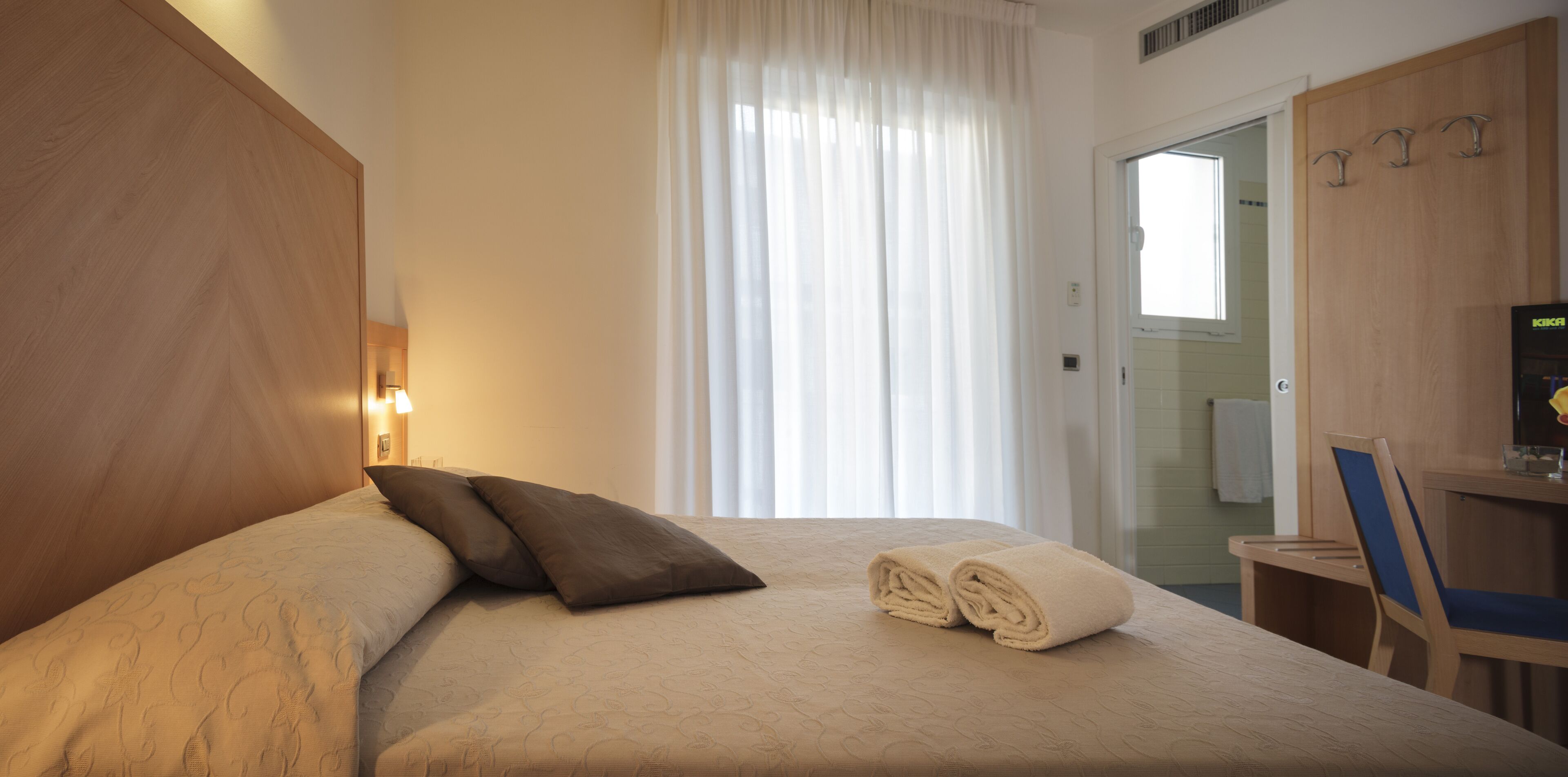 premium bedding, in-room safe, individually decorated