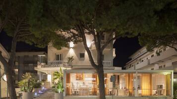 Camera Comfort con letto matrimoniale o 2 letti singoli | Vista dalla camera