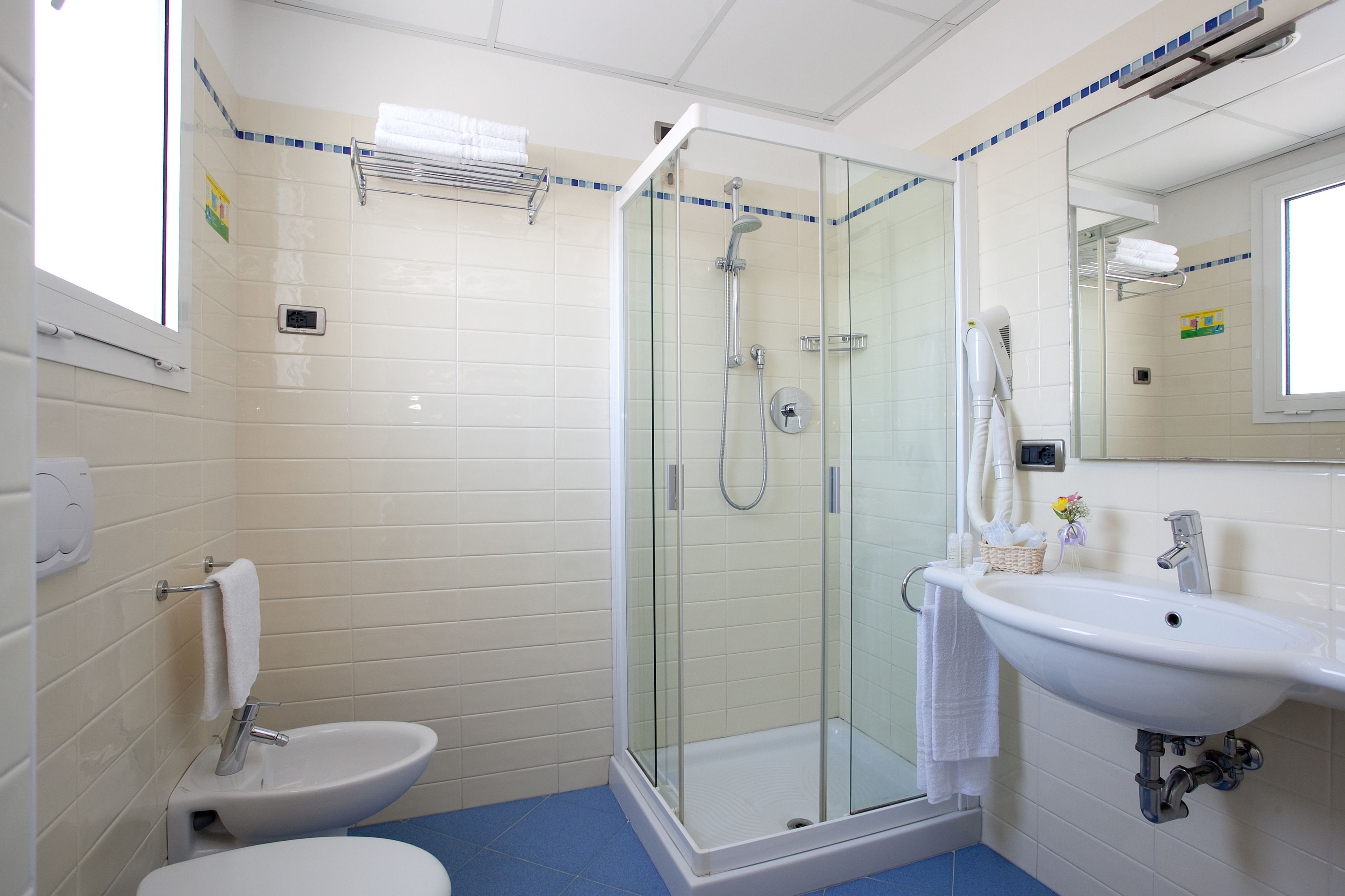 shower, rainfall showerhead, free toiletries, hair dryer