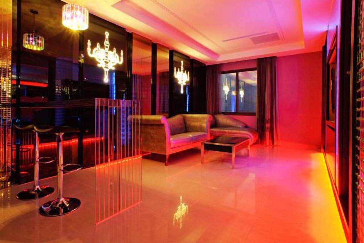 Superior Suite, Hot Tub (" - E - ") | Living room