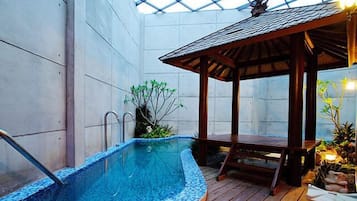 Double Room, Hot Tub (Garage) | Blackout drapes, WiFi (free), individually decorated