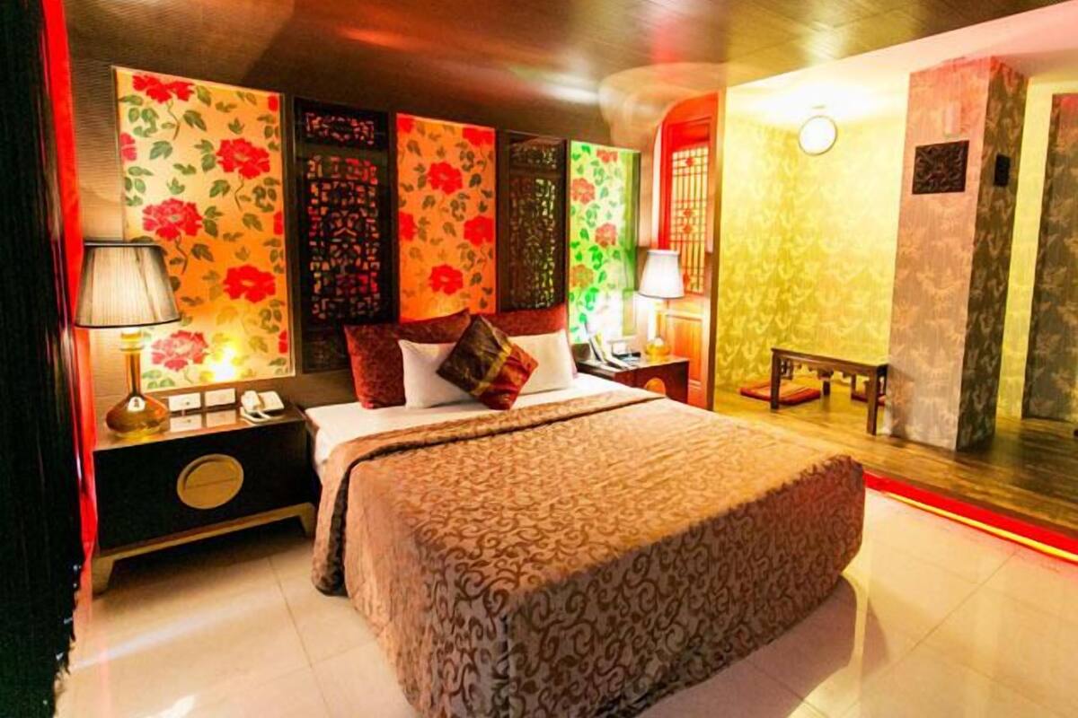 Individually decorated, blackout curtains, free WiFi