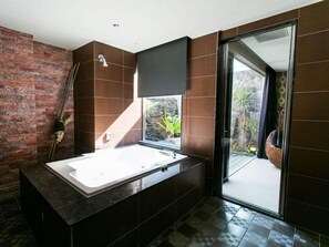 Suite Supérieure, bain à remous (" - E - ") | Baignoire à jets