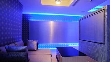 Standard Suite, Hot Tub (" - D - ") | Blackout drapes, WiFi (free), individually decorated