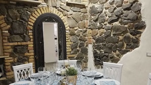 Breakfast, lunch and dinner served - Stranamore (Rome)