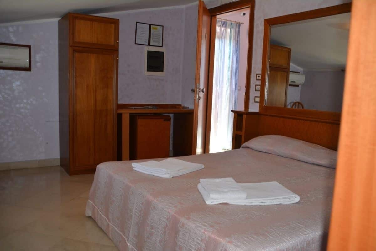 Double Room | Premium bedding, desk, blackout curtains, free WiFi