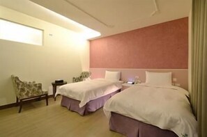 Escritorio, cortinas blackout, sistema de insonorización y wifi gratis 