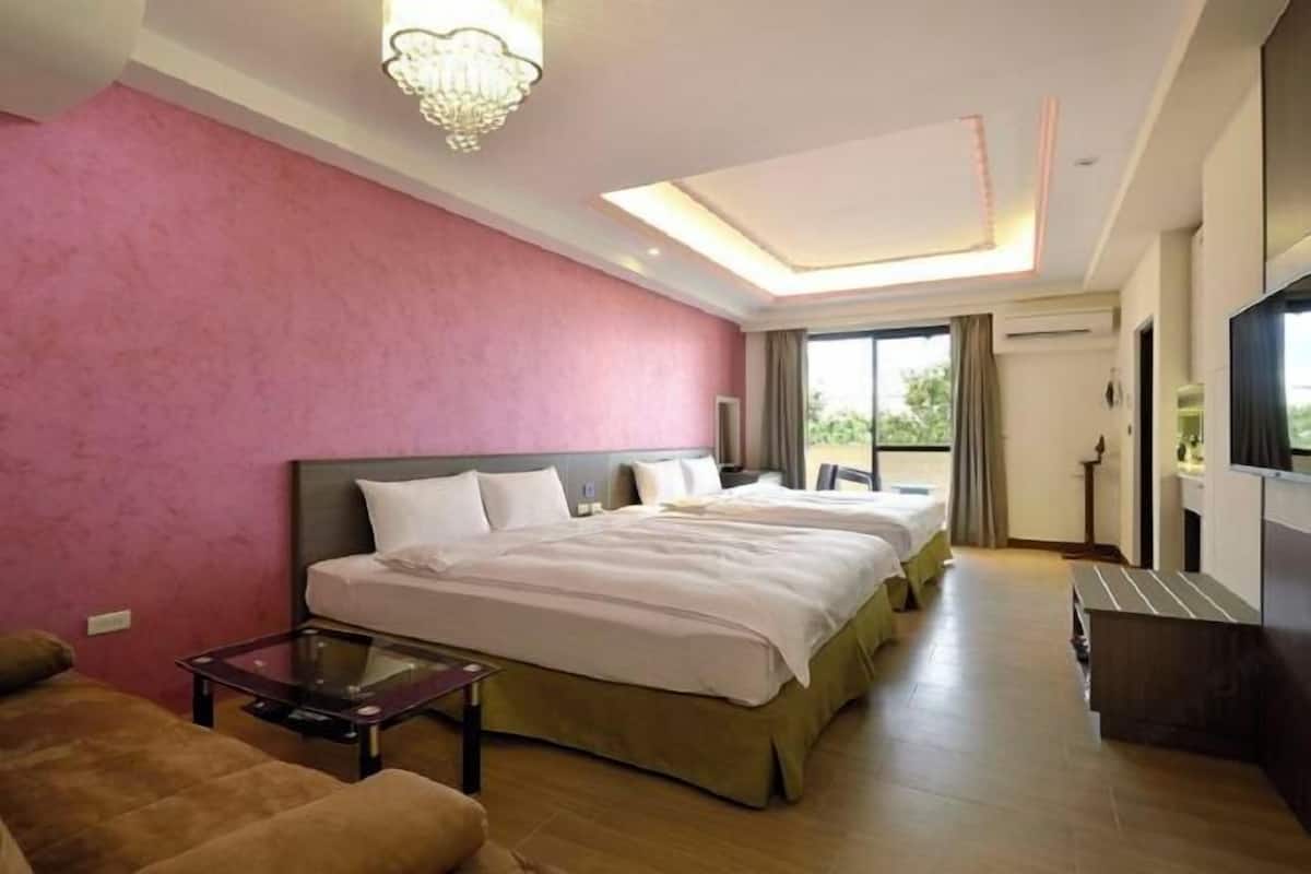 Desk, blackout curtains, free WiFi, wheelchair access