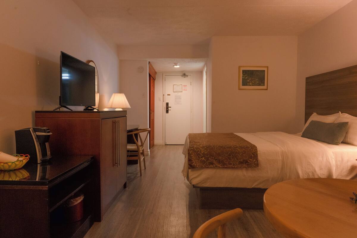 Habitación clásica doble, 1 cama de matrimonio | Ropa de cama de alta calidad, escritorio, sistema de insonorización