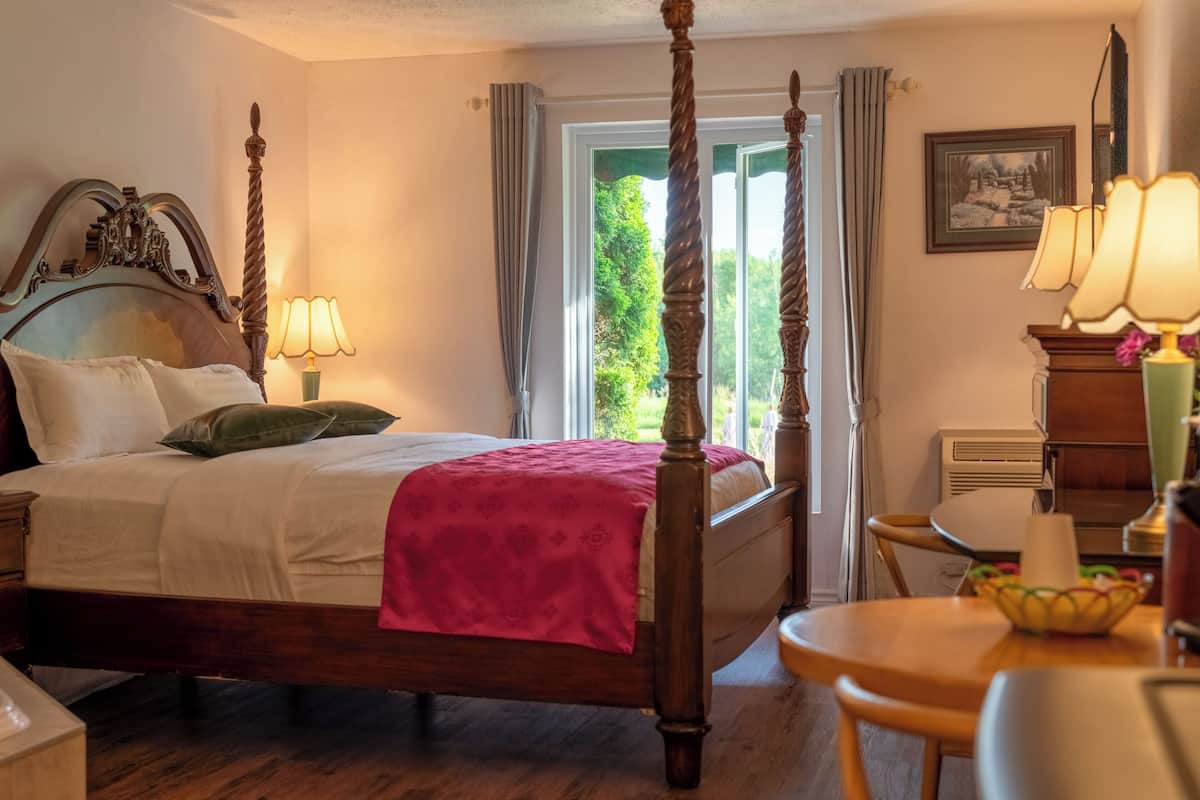 Luxury Room, 1 King Bed | Premium bedding, desk, soundproofing, free WiFi