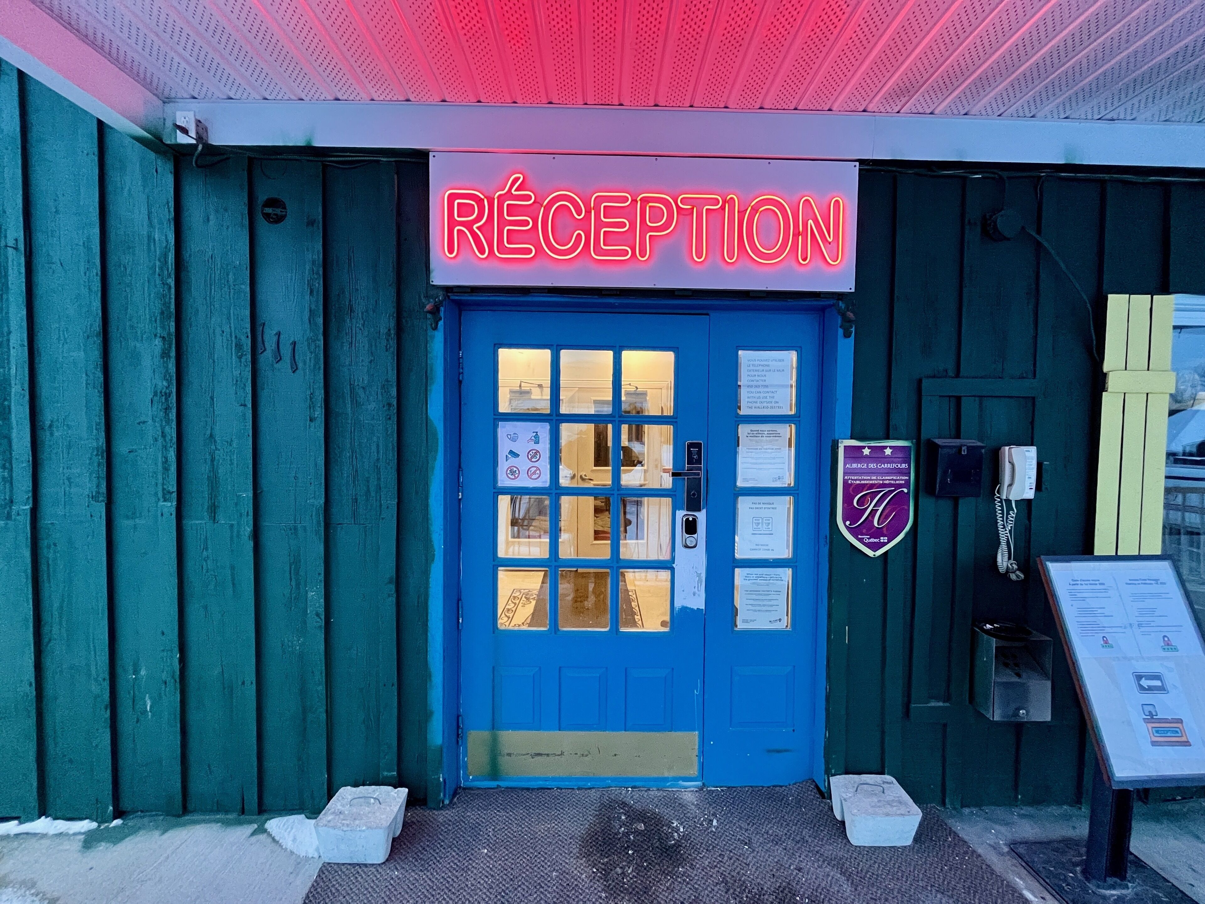 Pintu masuk properti