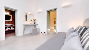 Villa 1 bedroom (Alia) | Living area | 24-inch flat-screen TV with satellite channels, TV, DVD player