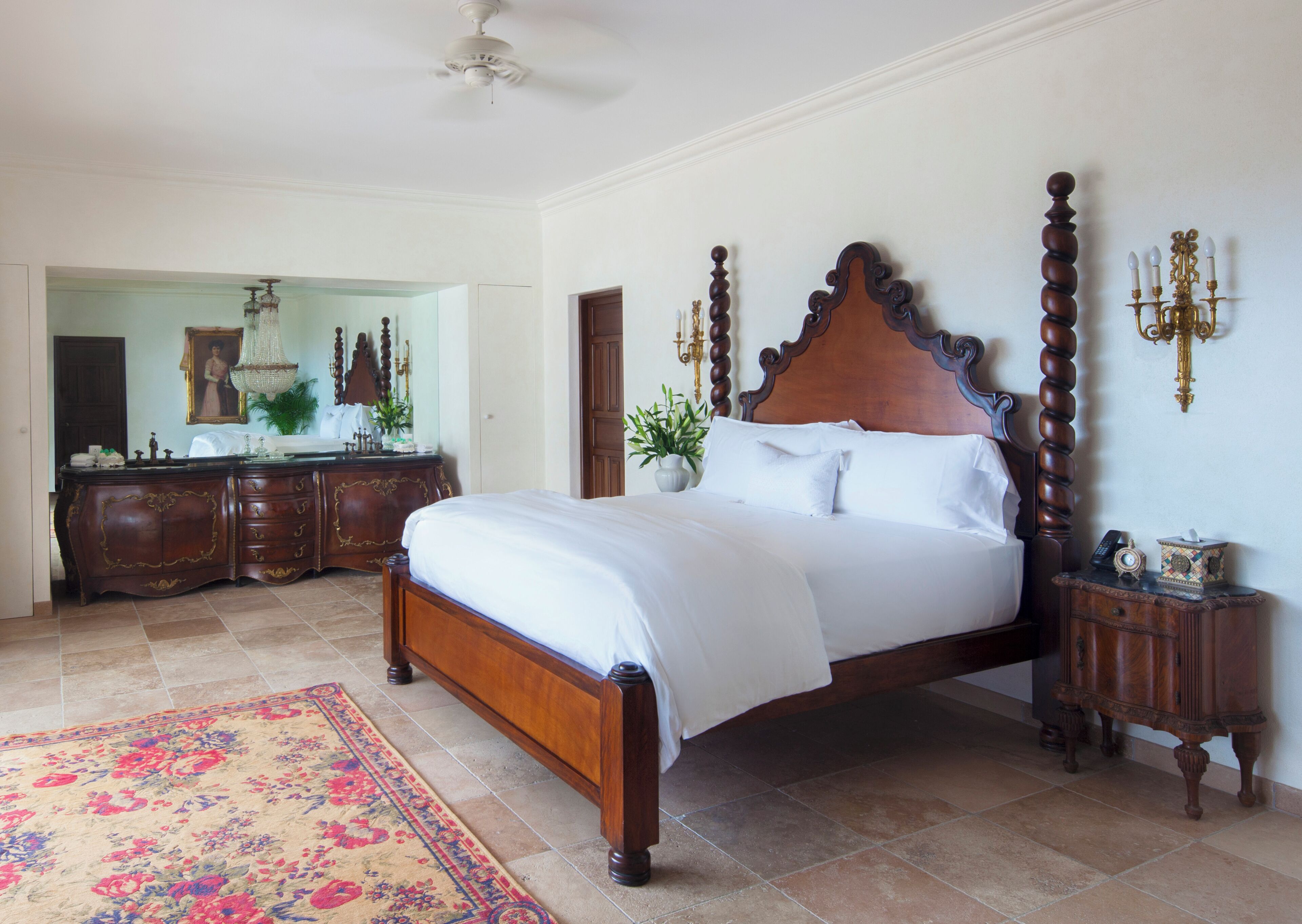 VIRGINIA | Living area | 36-inch Smart TV with cable channels, TV, Netflix