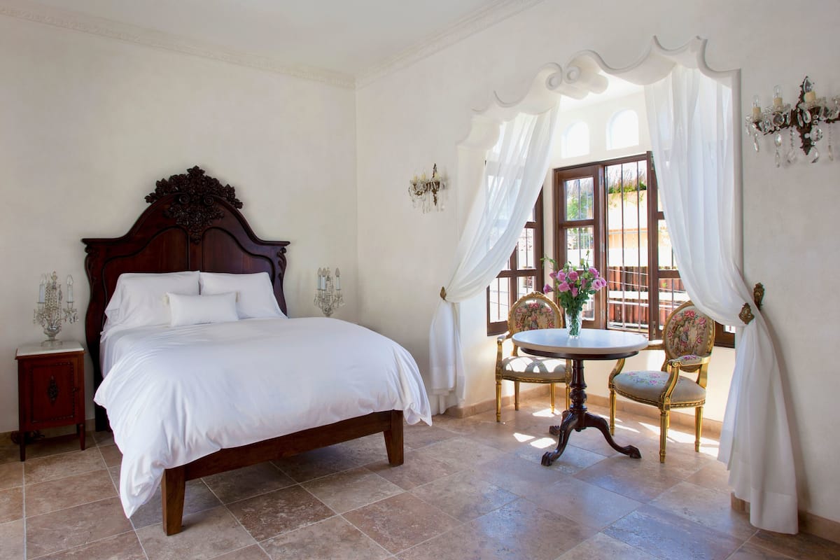 Egyptian cotton sheets, premium bedding, down comforters, pillowtop beds