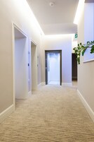 Suite | In-room safe, blackout drapes, soundproofing, iron/ironing board