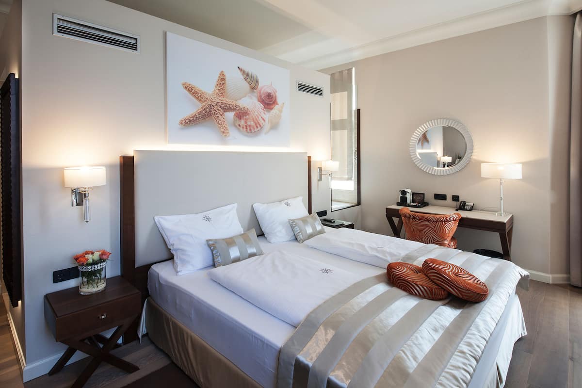 suite | 1 bedroom, in-room safe, blackout curtains, soundproofing