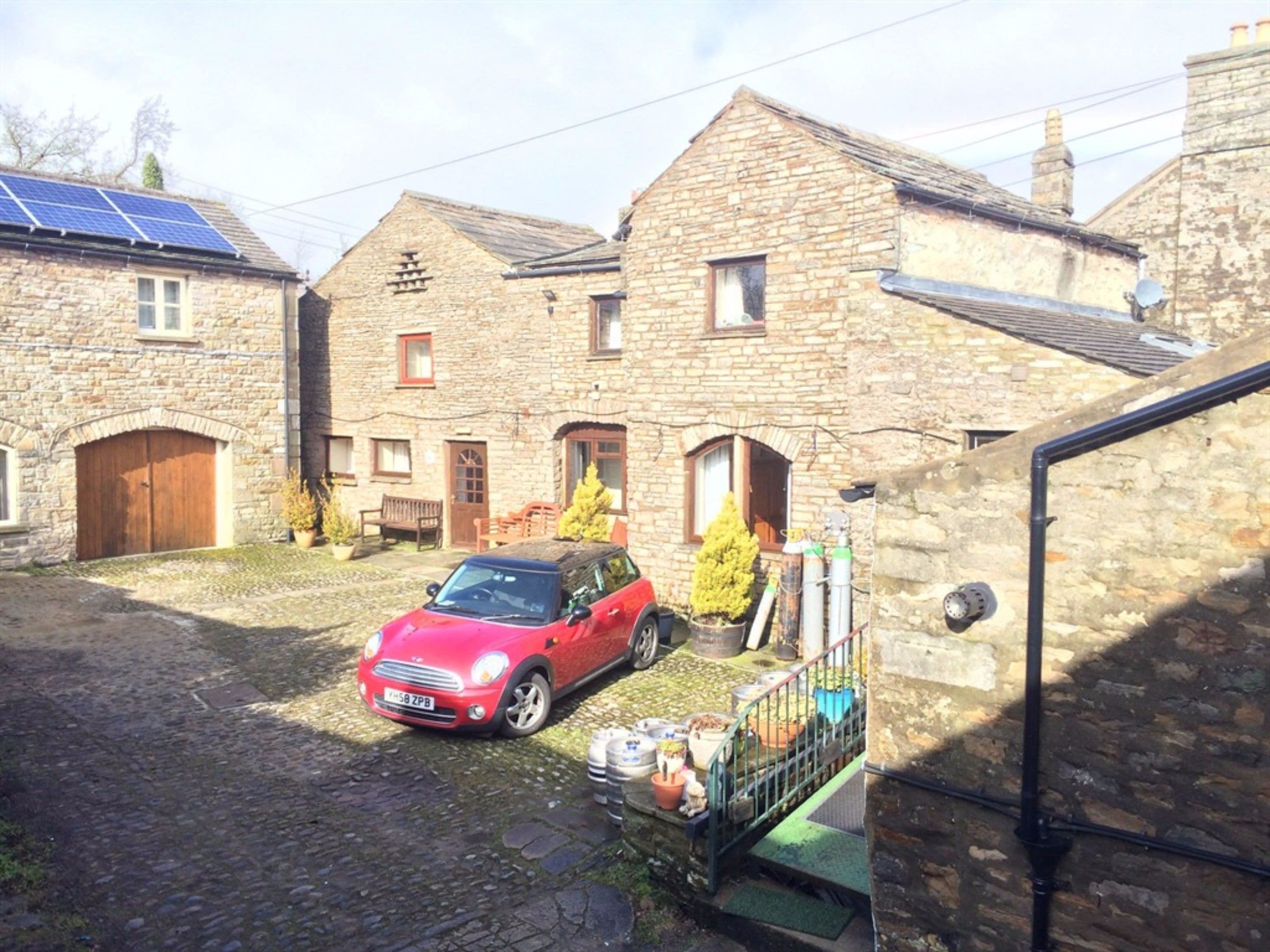 Mặt tiền nơi lưu trú