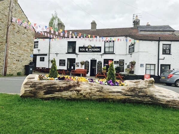 Exterior - Fox & Hounds Inn (Leyburn)