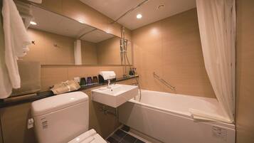 Combined shower/bathtub, deep-soaking bathtub, free toiletries