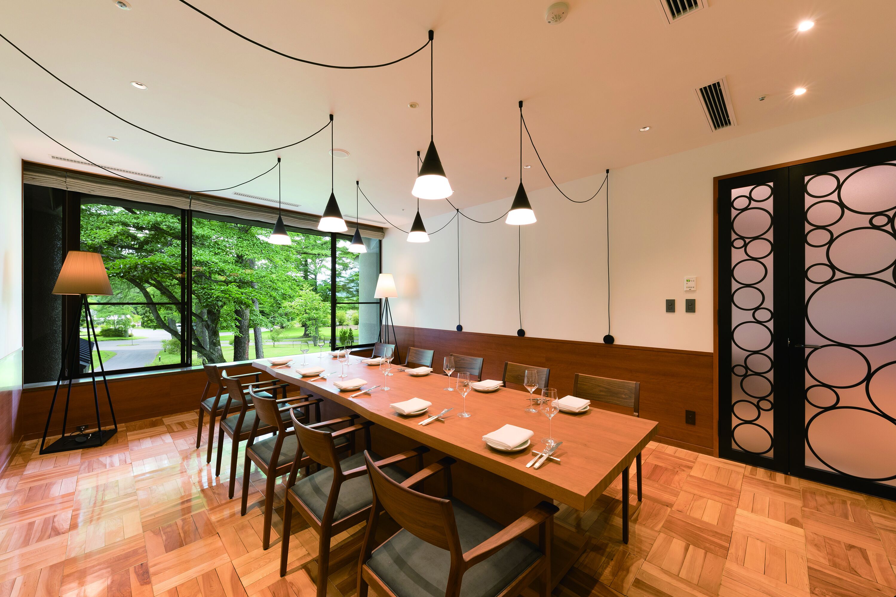 4 restaurants, breakfast, lunch, dinner served; japanese cuisine