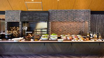 4 restaurants, breakfast, lunch, dinner served; Japanese cuisine