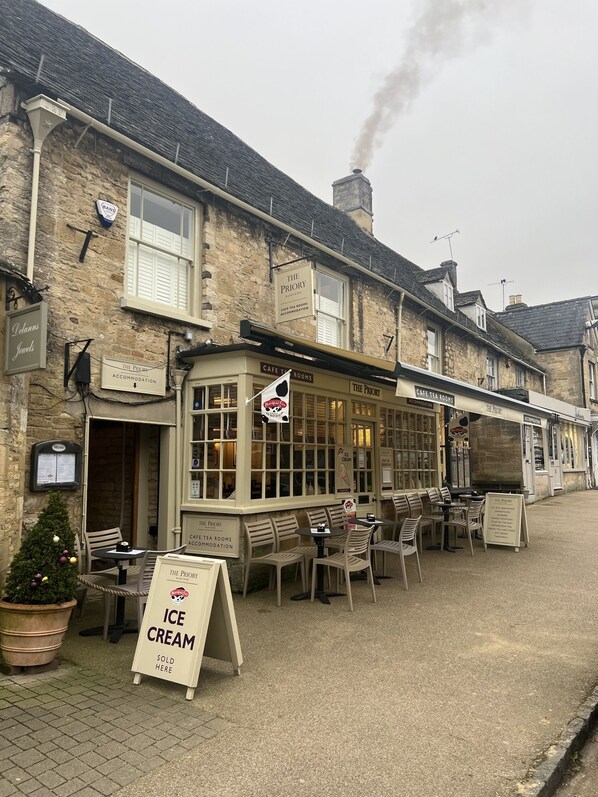 Exterior - Priory Tearooms Burford With Rooms (Burford)