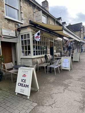 Exterior - Priory Tearooms Burford With Rooms (Burford)