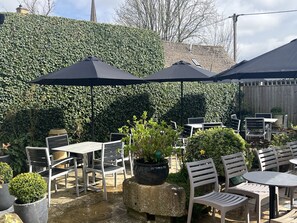 Exterior - Priory Tearooms Burford With Rooms (Burford)