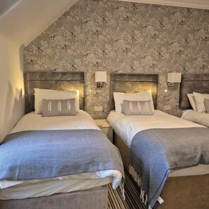 Habitació triple, bany privat (Room 2)