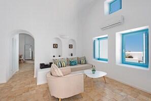 Executive Suite, outdoor Tub | Area soggiorno | TV a schermo piatto