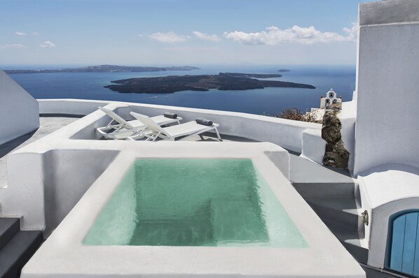 Executive Suite, outdoor Tub | Jetted tub