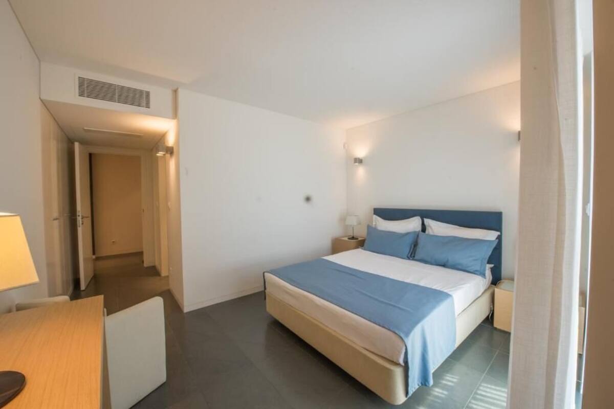 1 slaapkamer, een bureau, geluiddichte muren, gratis babybedden